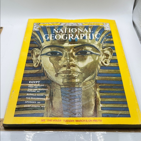 National Geographic Magazine Collection - Picture 2 of 11